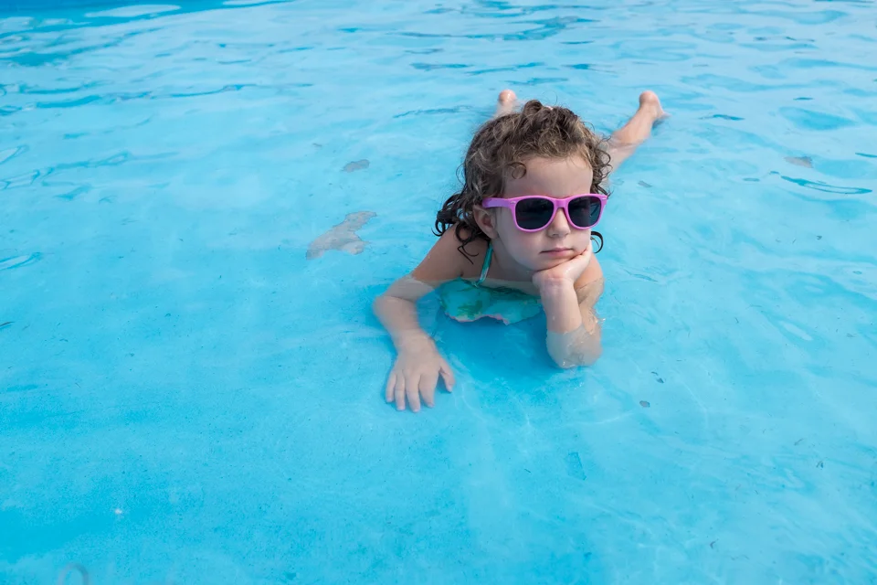 Finding space in a pool with thousands of Portenos