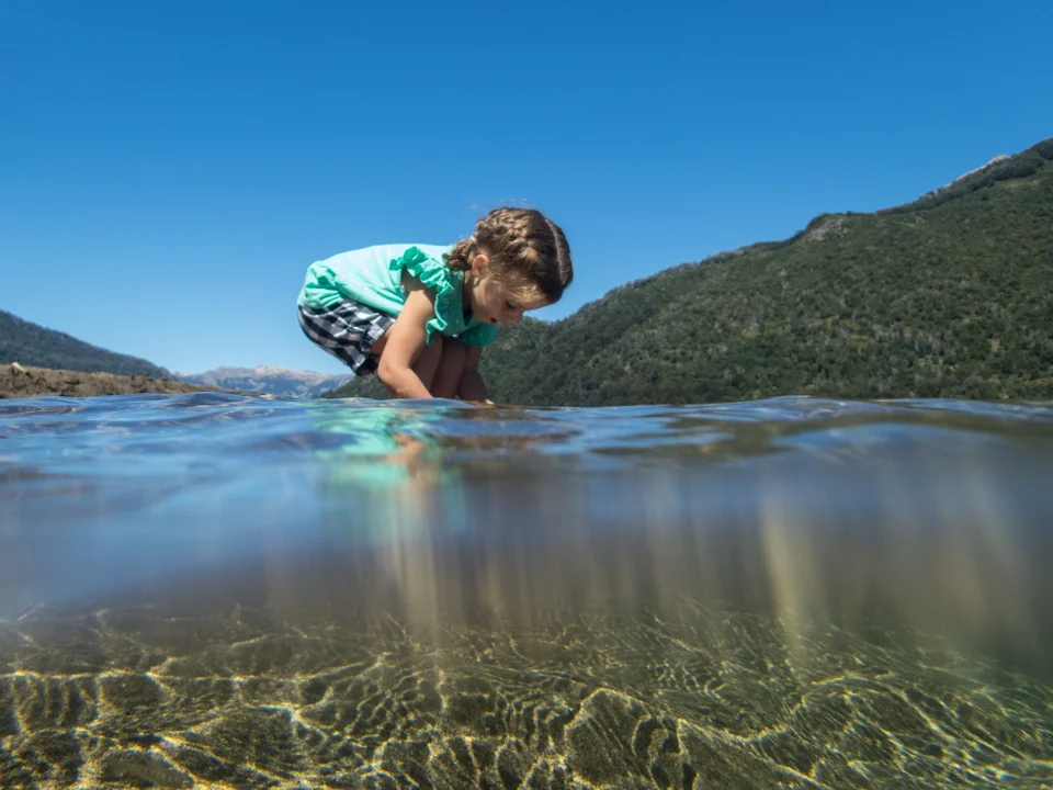 Catching fish and finding rocks in Lago Falkner