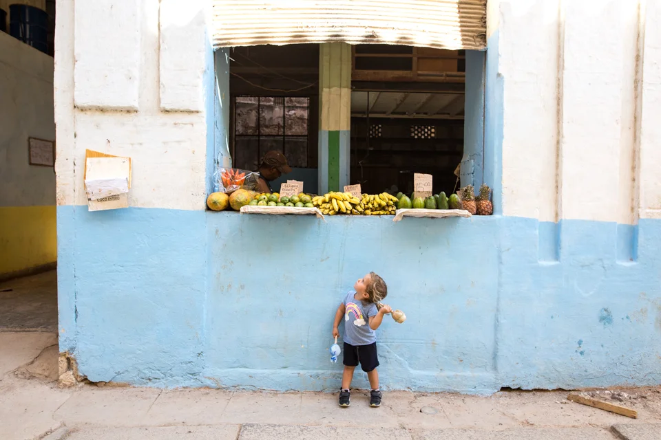 Fruit shopping with maracas