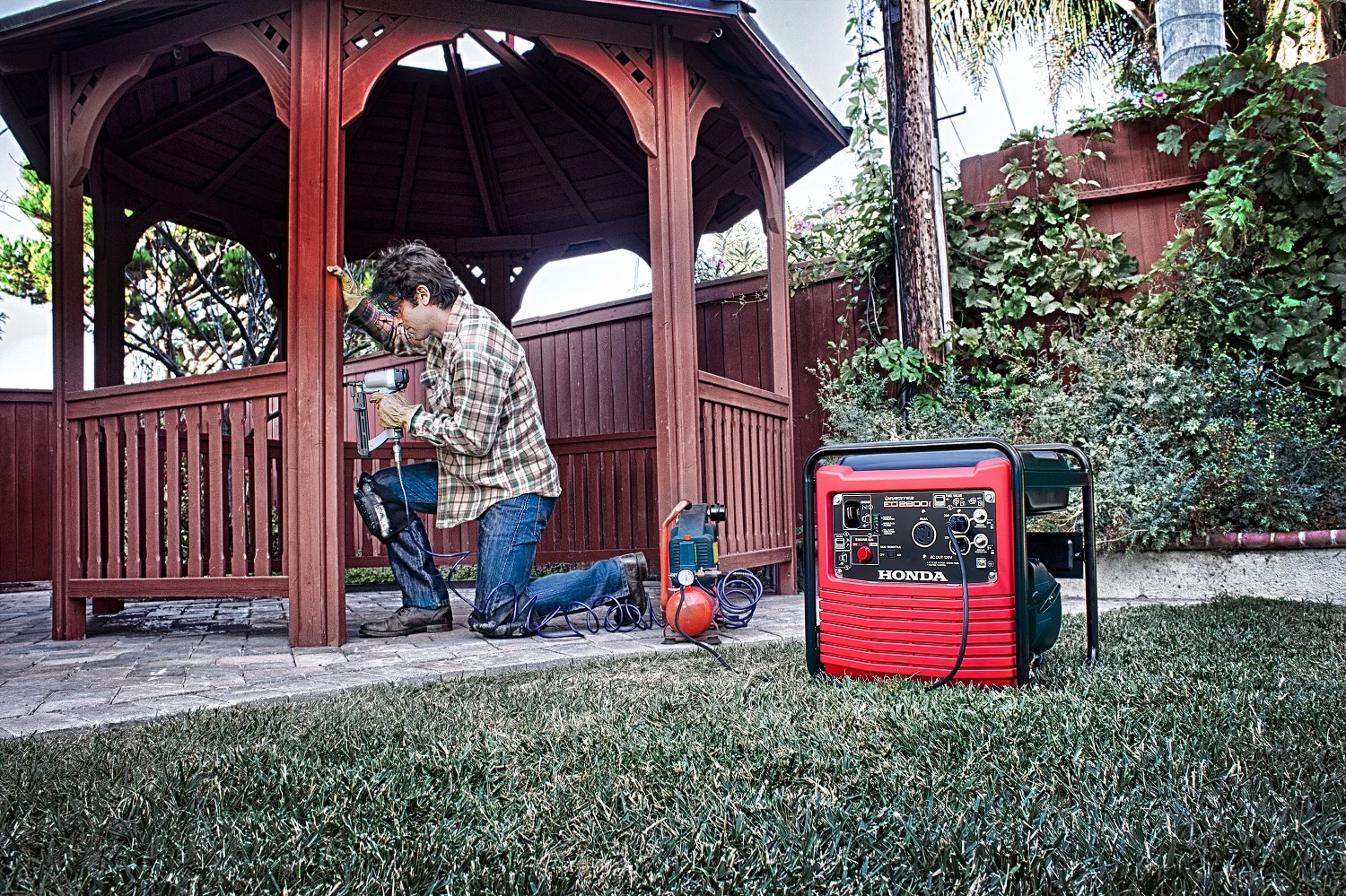 Honda+EG2800i+Home+Nailer+HDR_LO_LR.jpg