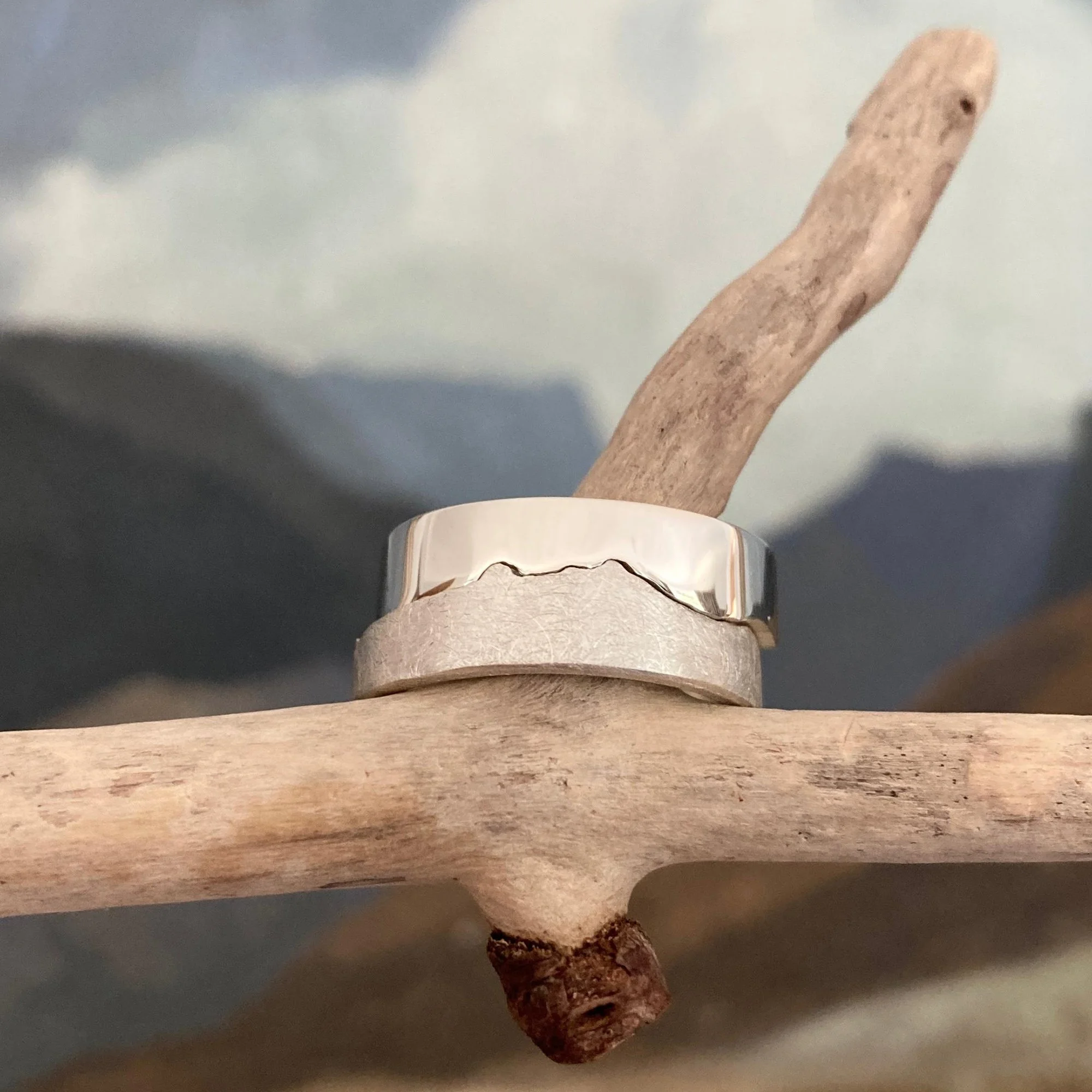 9ct white mountain ring.jpg