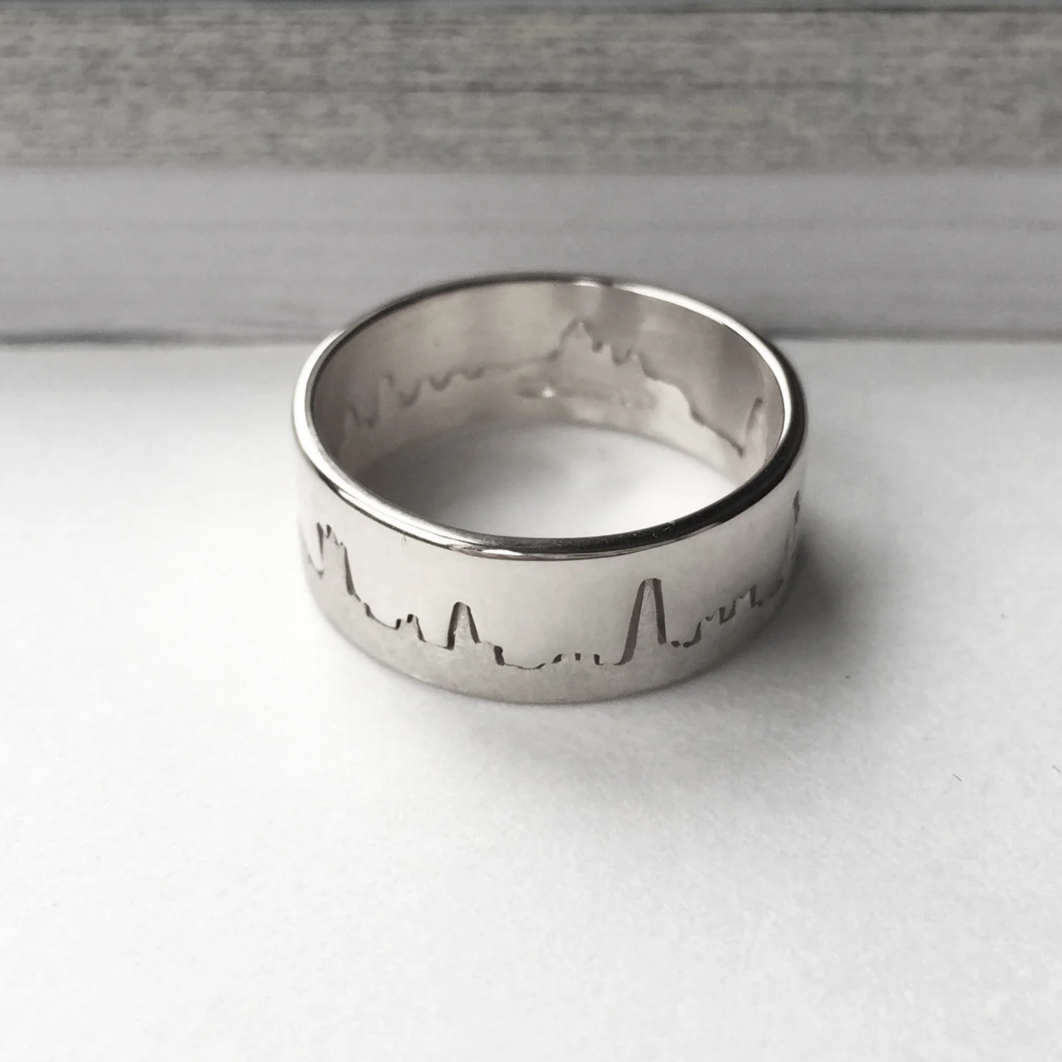 HannahLouiseLamb-silver-London-skyline-ring.jpg