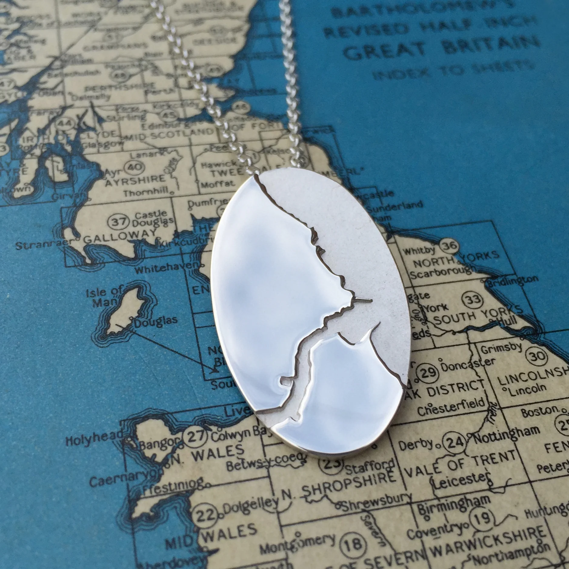 Oval+coast+pendant+Whitley+Bay.jpg