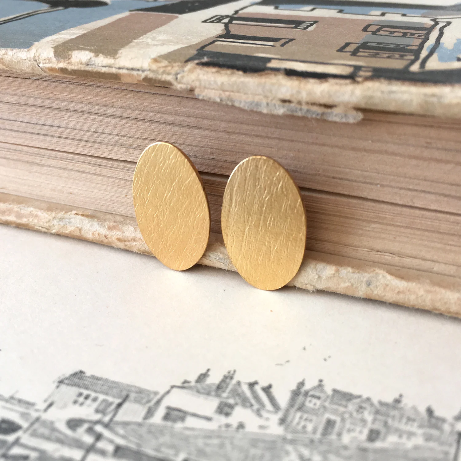 HannahLouiseLamb-oval-driftwood-gold-studs.jpg