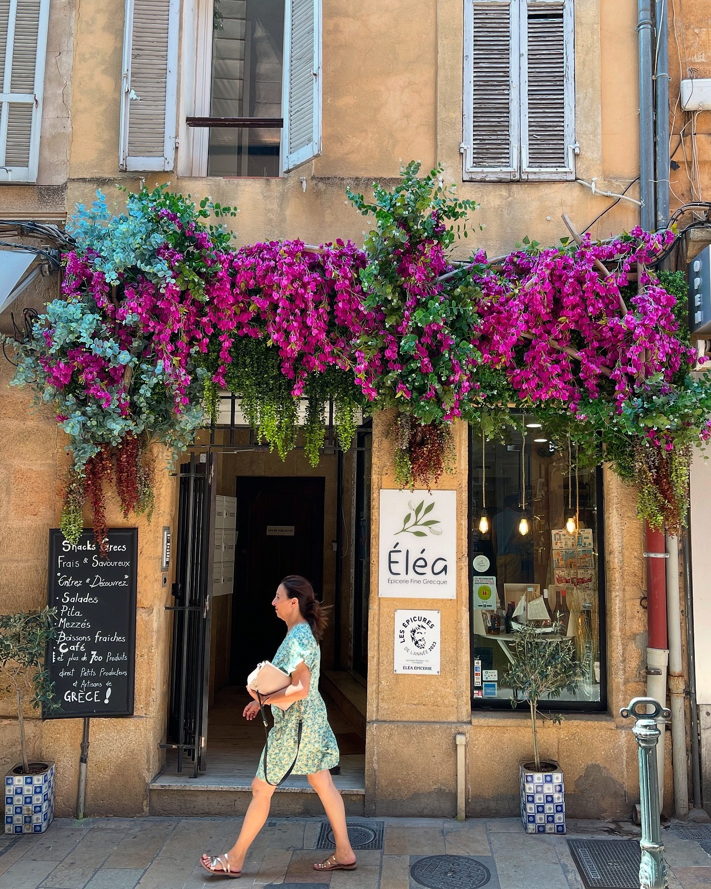 COUP DE C&OElig;UR - pour @eleaepicerie l&rsquo;&eacute;picerie grecque au c&oelig;ur d&rsquo;Aix en Provence 🇬🇷 Une super adresse qui m&eacute;rite vraiment d&rsquo;&ecirc;tre partag&eacute; !
.
On m&rsquo;avait offert des produits de chez eux : a