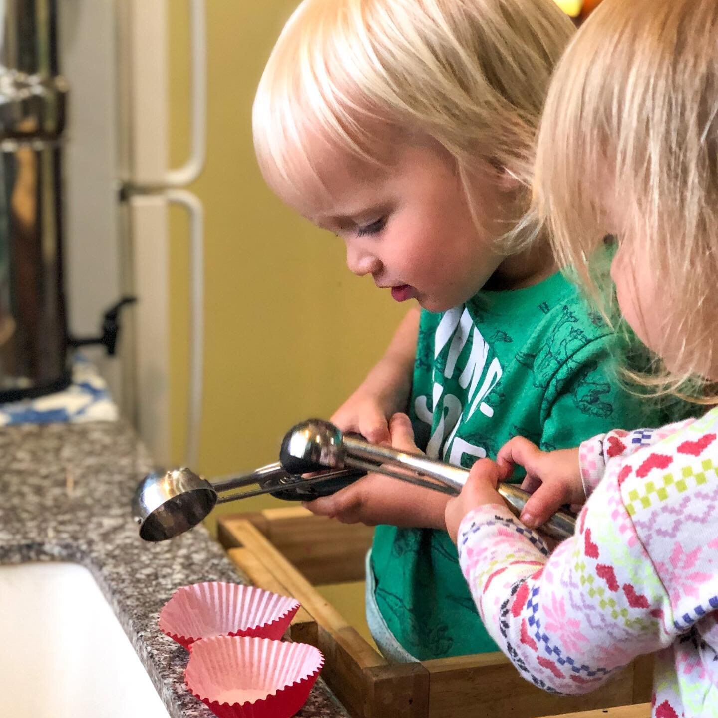 &bull; PRACTICE MAKES PERFECT: BAKING EDITION &bull;⁠⠀
⁠⠀
On her last visit, my sweet mother in love told me Amos &amp; Gal needed a play kitchen. ⁠⠀
⁠⠀
Forever laughing about my minimalist, yet picky toy choices, she rolled her eyes at my response, 