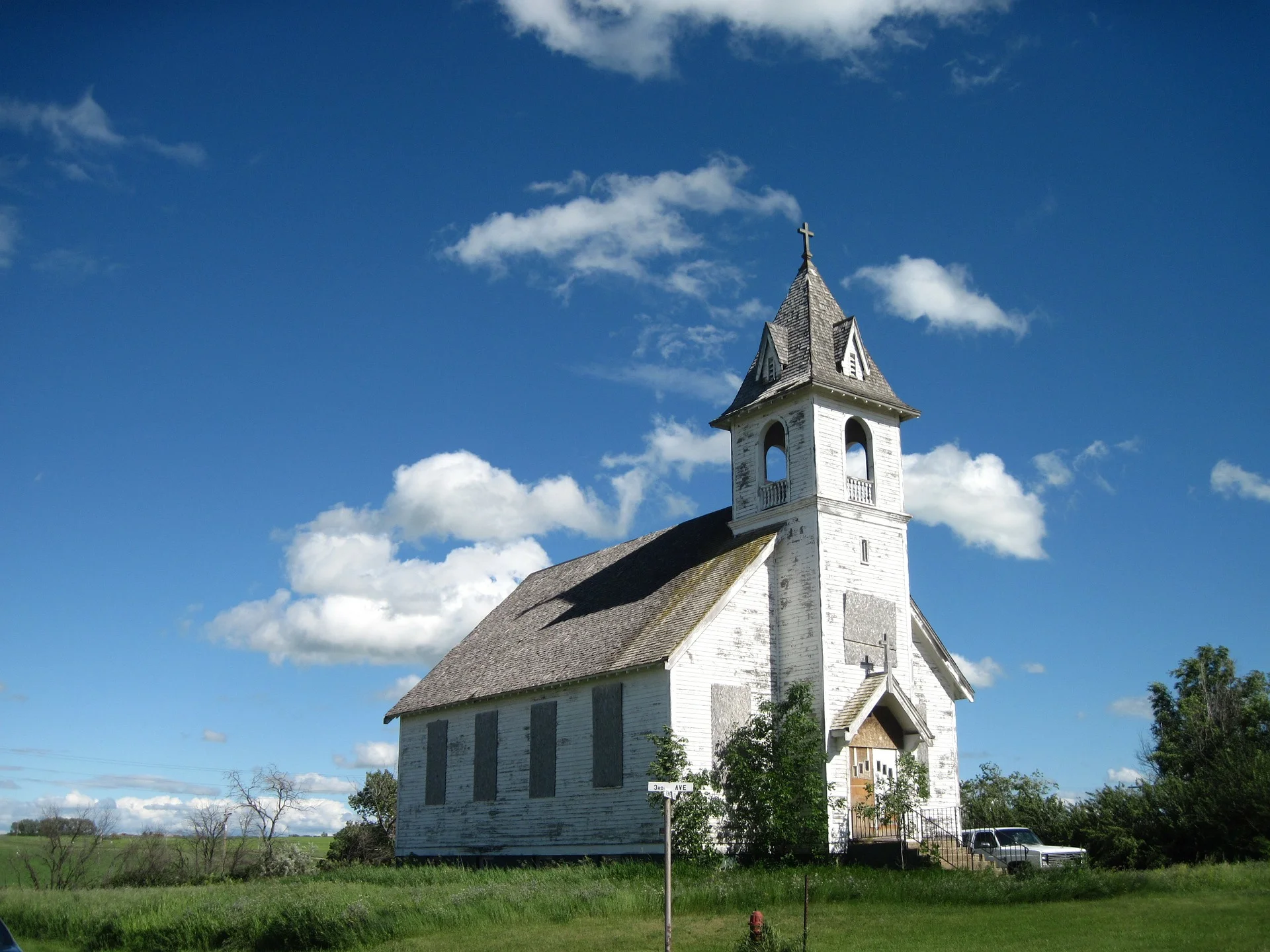 abandoned-church-337768_1920.jpg