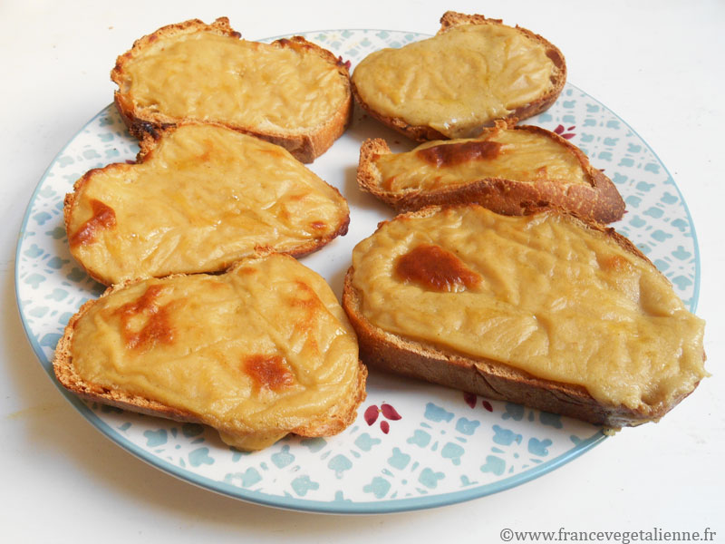 Croûtes au fromage végétal