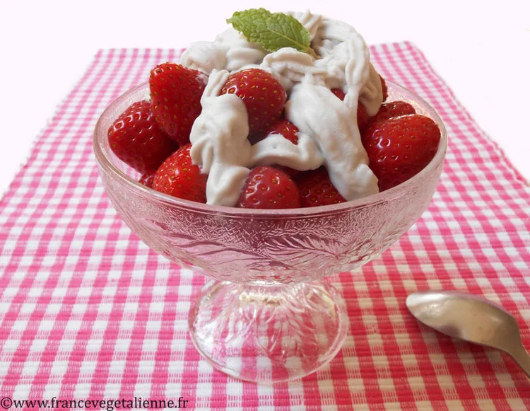 Fraises à la chantilly (végétalien, vegan)