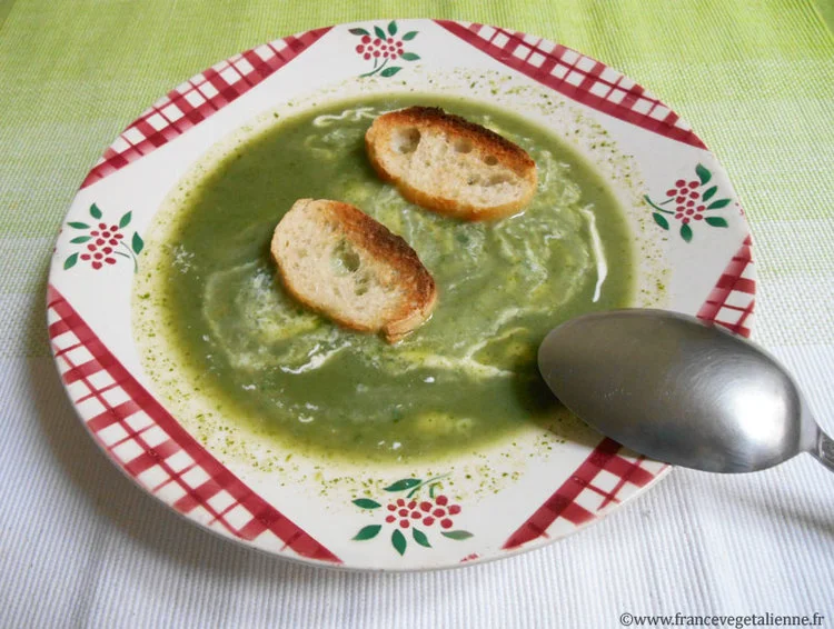 Soupe de fanes de radis (végétalien, vegan)