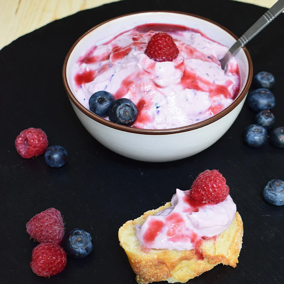 Mousse au fromage végétal et fruits rouges i.jpg