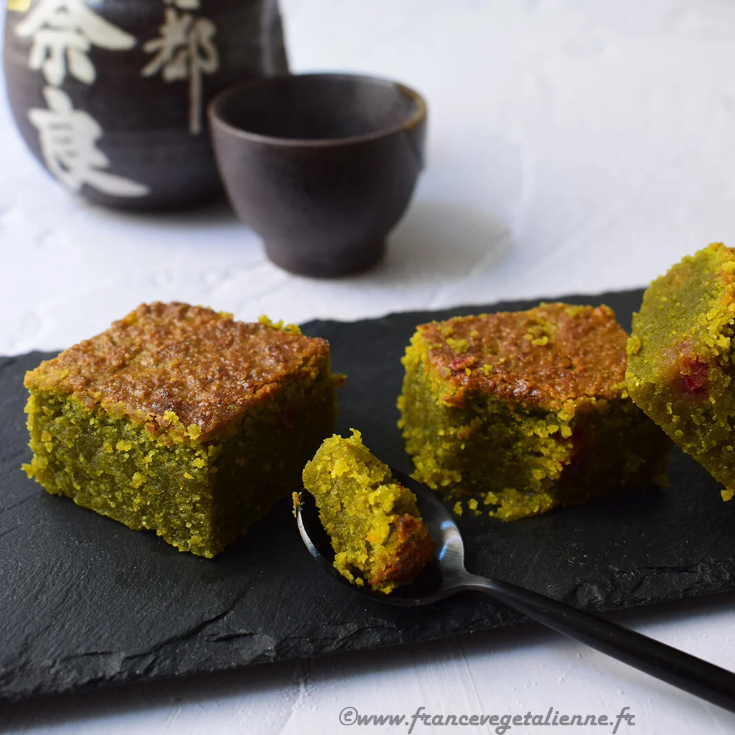 Amandier au thé matcha, citron et groseilles (végétalien, vegan)