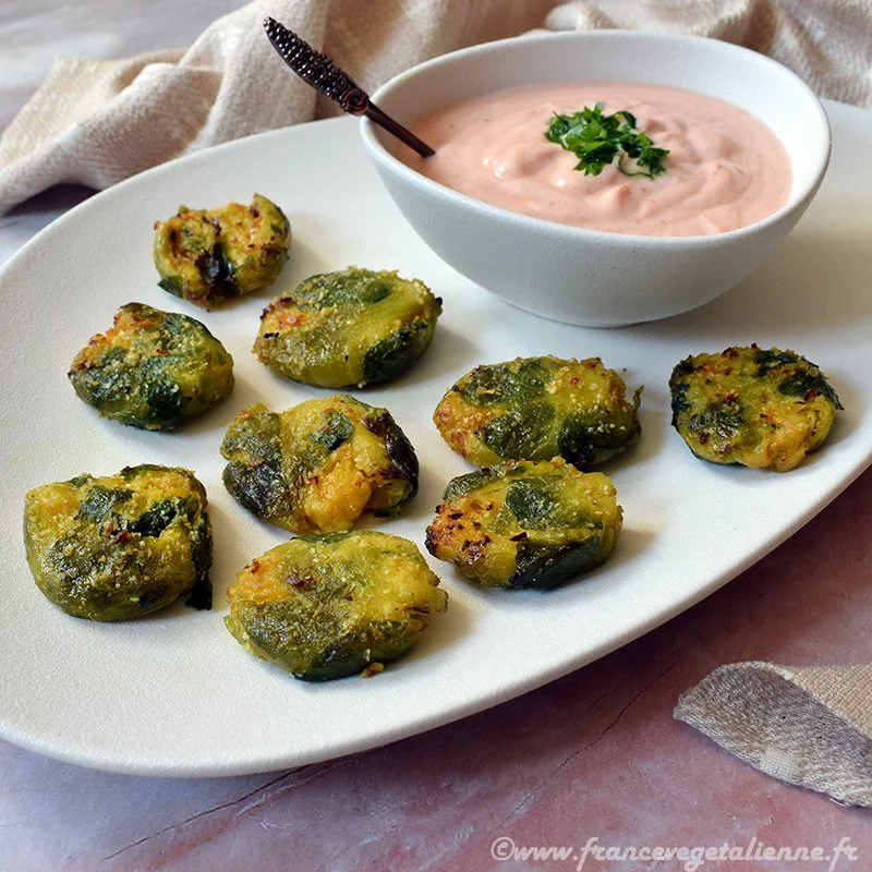 "Galettes" de choux de Bruxelles écrasés (végétarien, vegan)