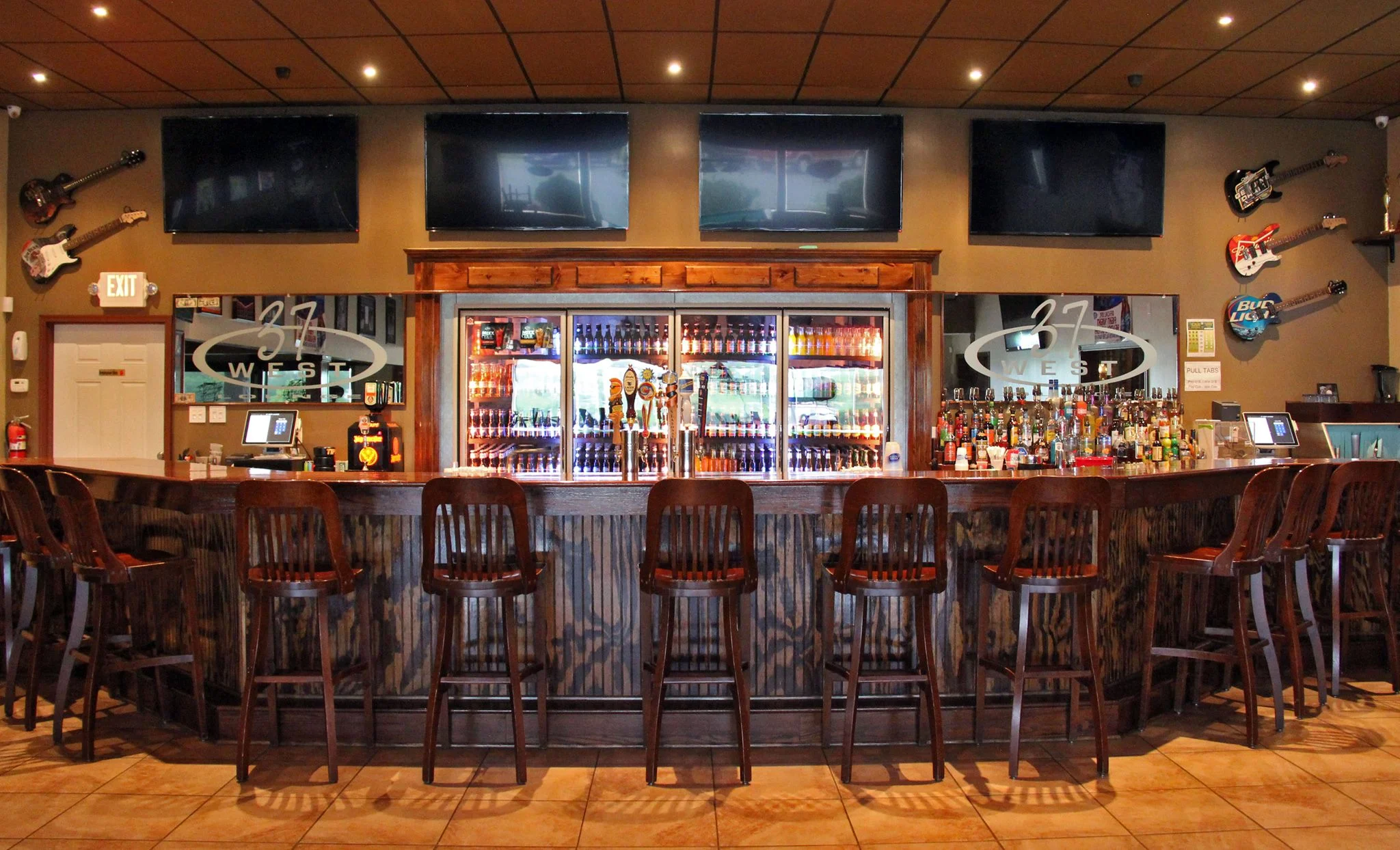 Lounge_Bar Room.jpg