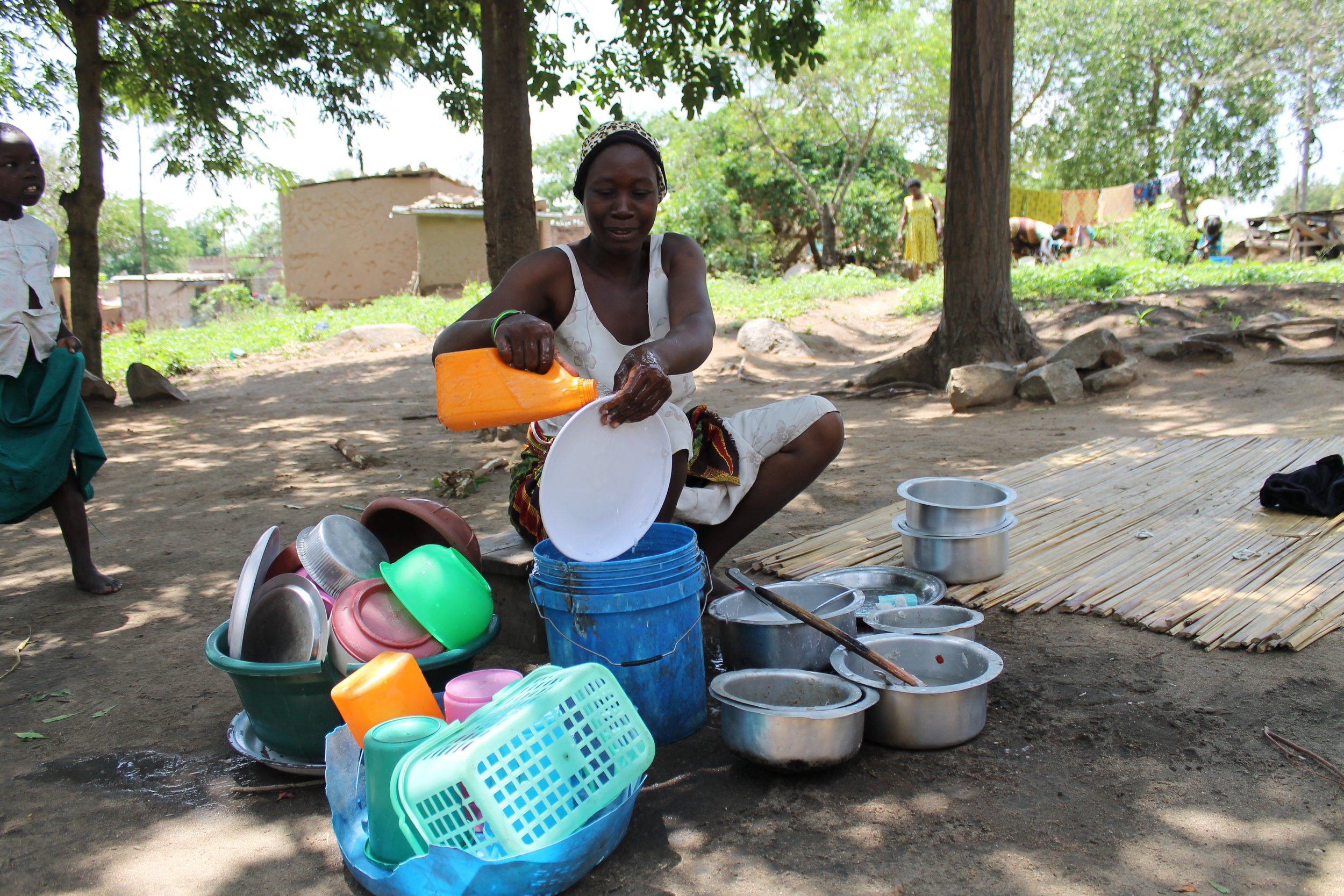 daily life2. wshing dishes with lake water (1).JPG