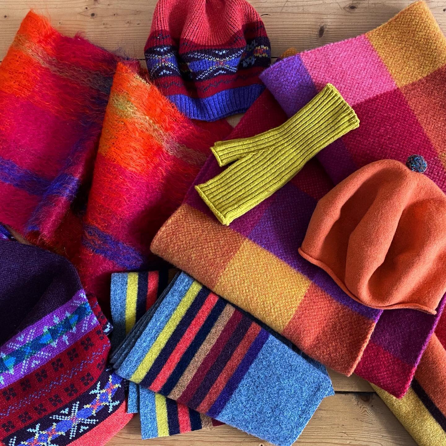 Getting some @greengroveweavers colourful goodies ready for Scotland&rsquo;s Trade Fair, do come to see the collection 27th to 29th March in Glasgow! @scotlandstradefair #madeinscotland #merinolambswool #lovecolour #thinklocal #gloves #scarves #hats 