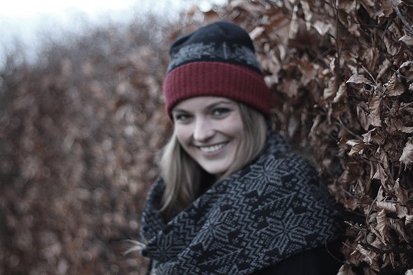 Fairisle scarf model small.jpg