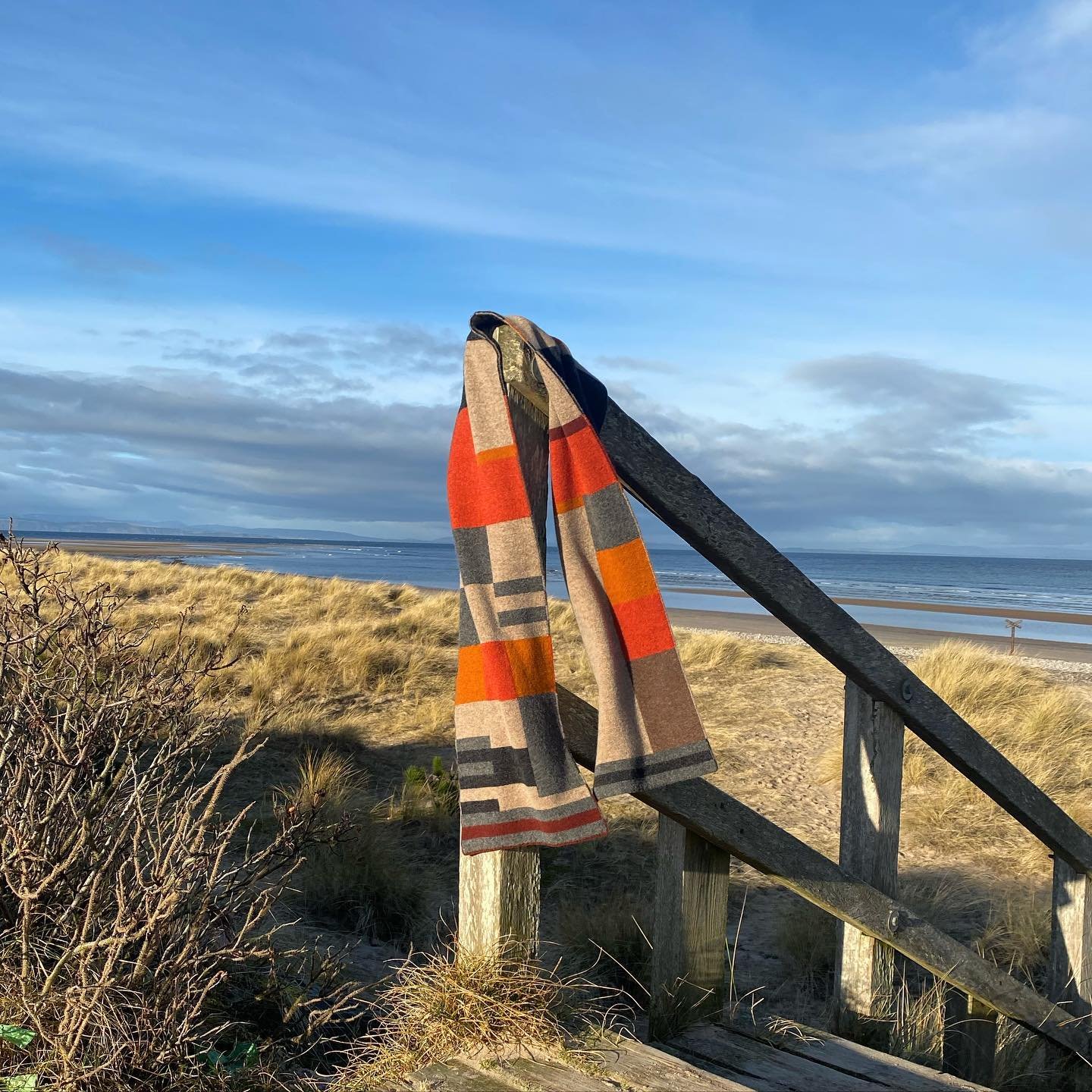 Sunny day at findhorn 💛 new collection @greengroveweavers

 #newdesign #merinolambswool #madeinscotland #scarves #gloves #throws #findhorn #beautifulmoray