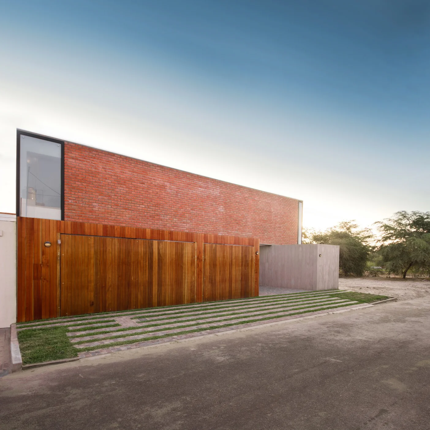 Arq. R.Riofrio y X.jpg