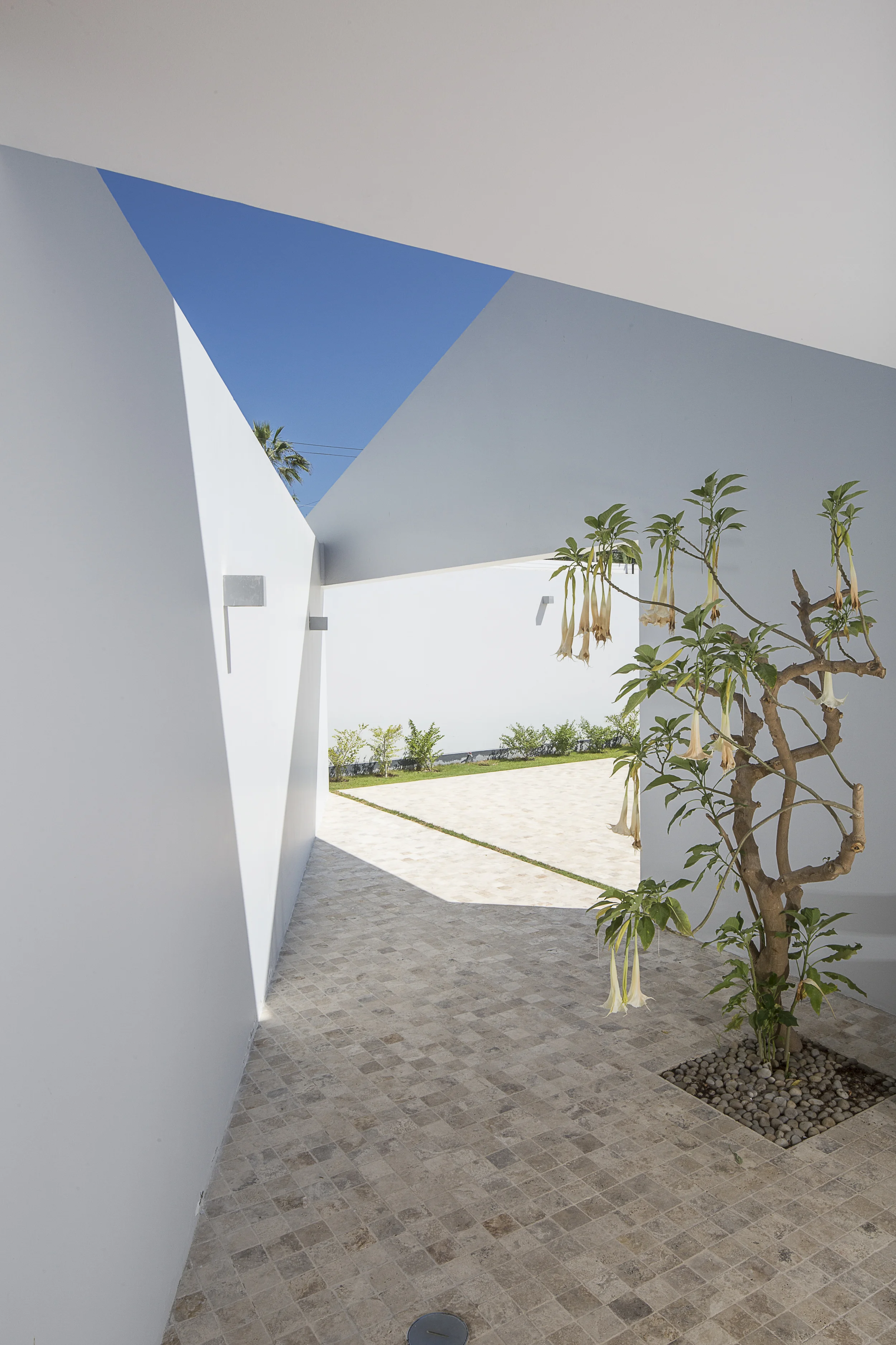 Casa Patios - Riofrio+Rodrigo architects 004.jpg