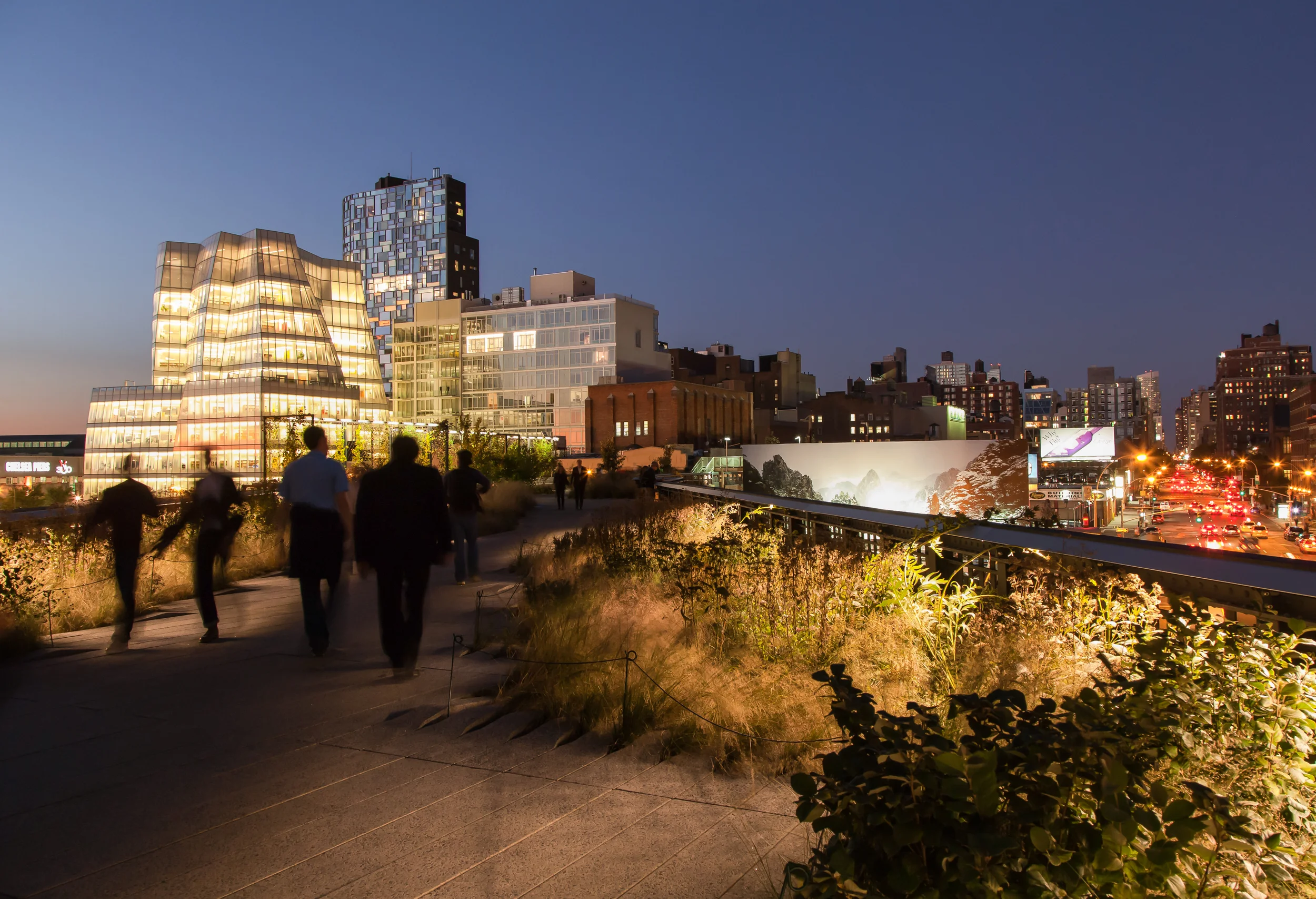 New York's High Line at night - Published by Philips Lightning - Editorial paperwork about the future of urban lightning (2015)