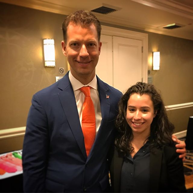 Got a pic with this guy yesterday after a 2 day Real estate coaching event! Yes.. I&rsquo;m THaT short 😔 #jtfoxx