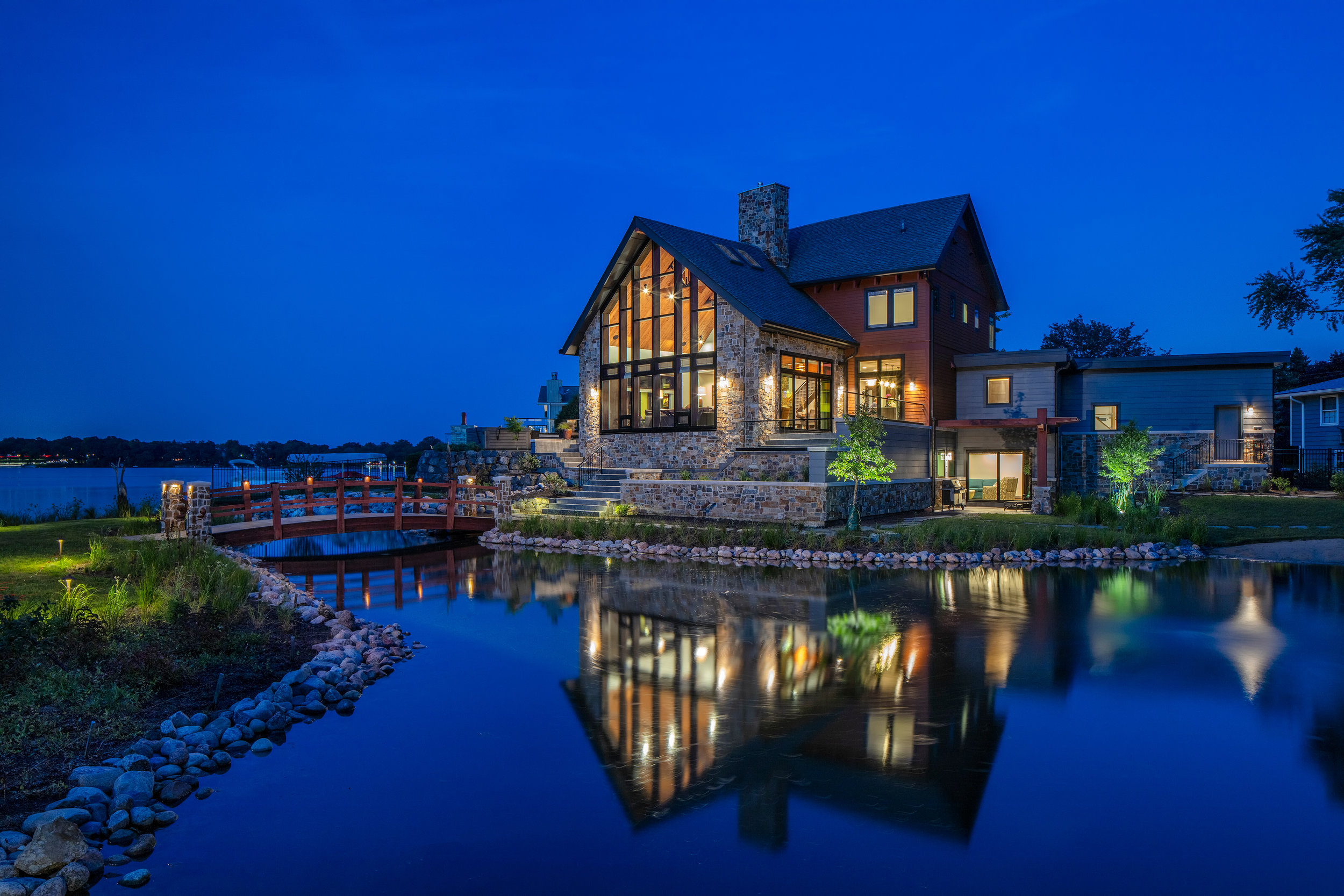 Modern Solar Lakehouse | Lake Zurich