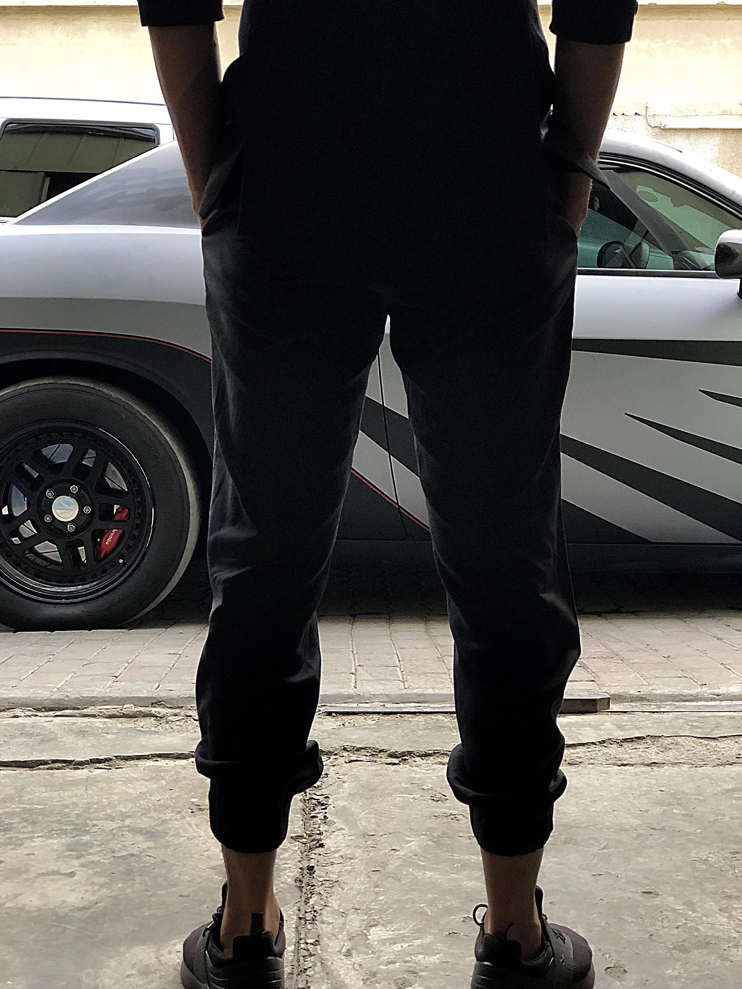 pleated elastic cuff pants black back outdoor.jpg