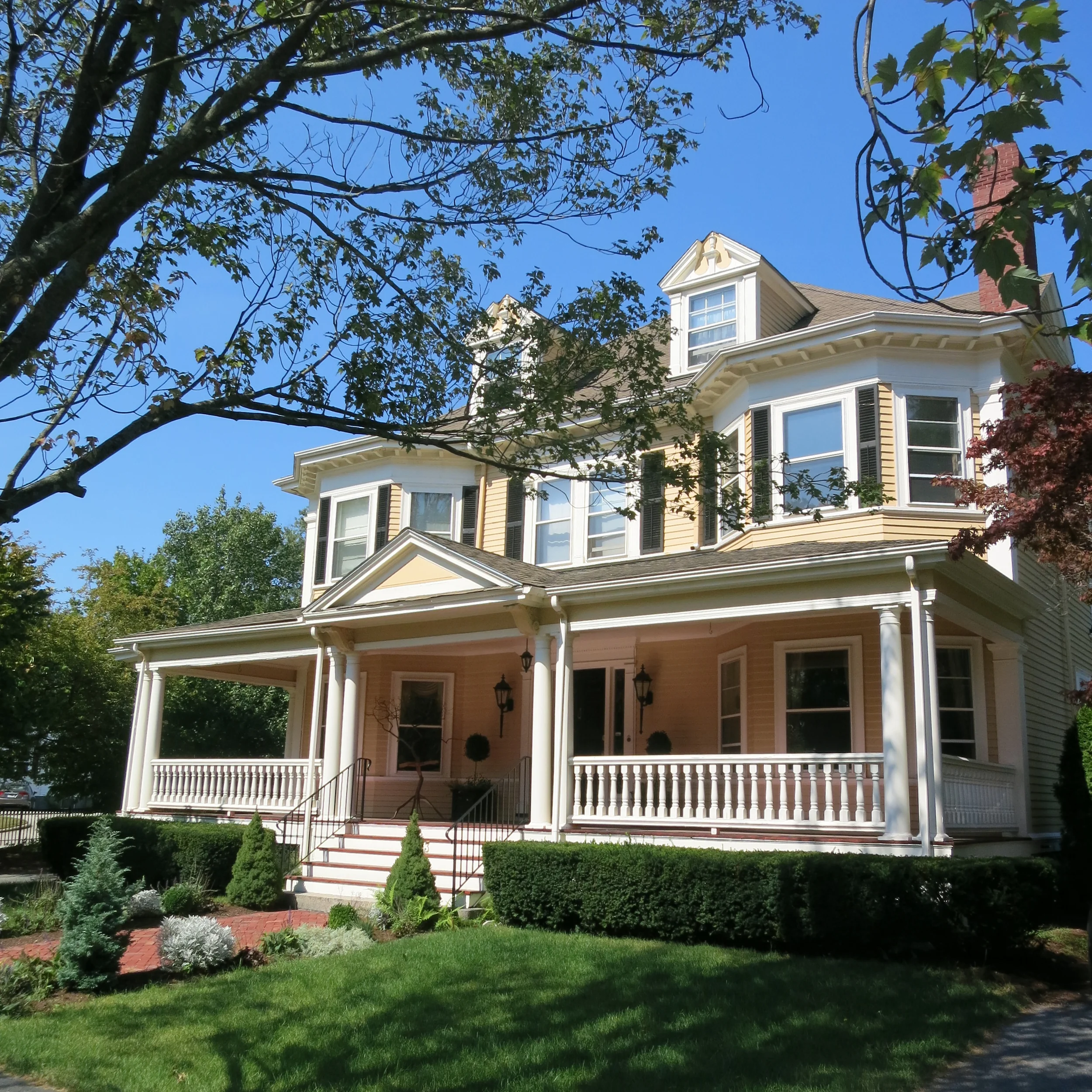 1963 Massachusetts Avenue, Lexington, Massachusetts (photo Julie Laukkanen)