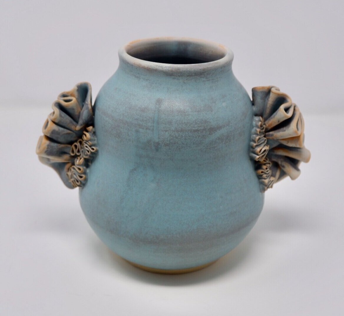 &lt;p&gt;&lt;strong&gt;DONNA PIOLI&lt;/strong&gt;ceramics&lt;a href="/donna-pioli-ill2020"&gt;More →&lt;/a&gt;&lt;/p&gt; 