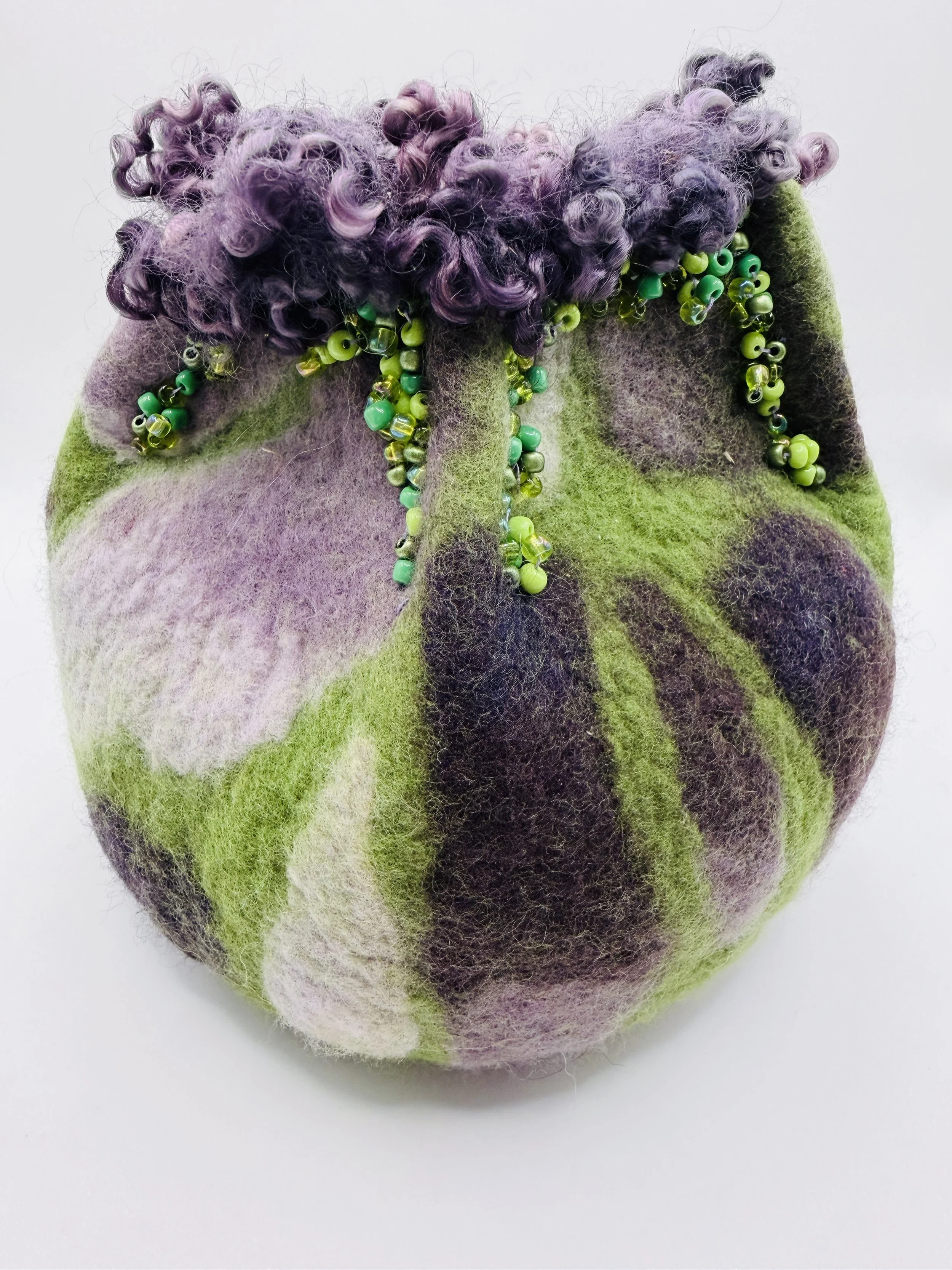 <p><strong>CINDY KENNELLY</strong>sheep's wool<a href="/cindy-kennelly-jour-2026">More →</a></p>