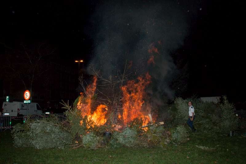2016-01-09-kerstboomverbranding 2016-0019-800.jpg