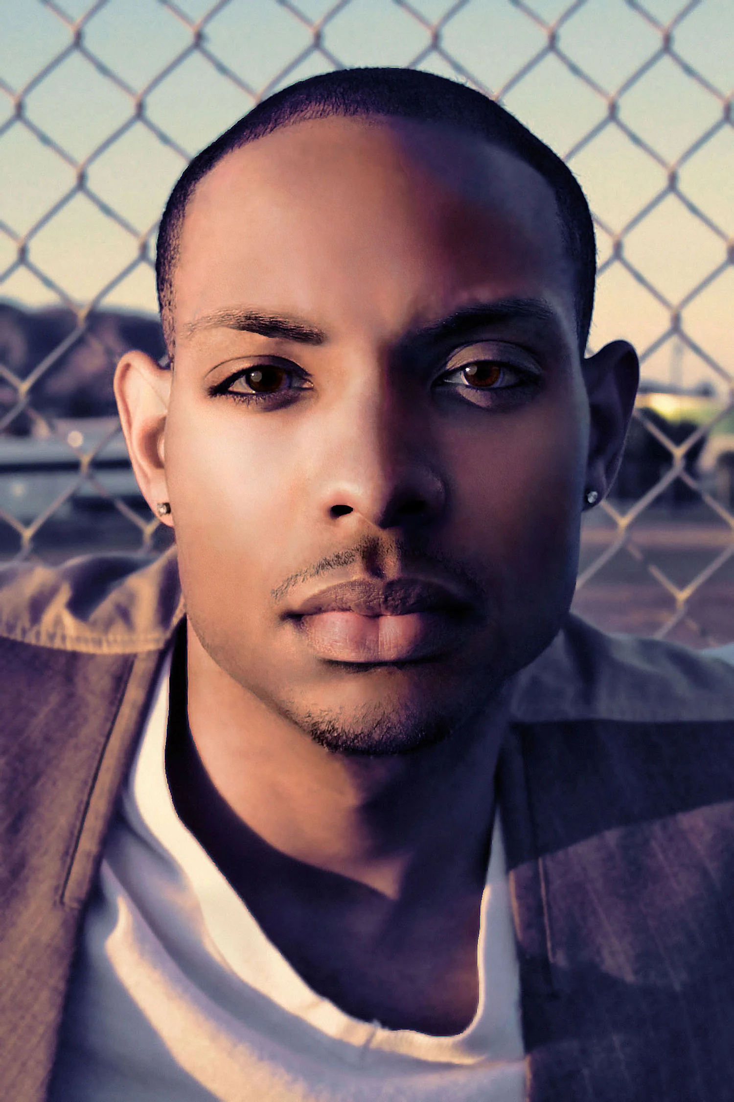Vondale_Fence-headshot_revisited_1500pxw_SS.jpg
