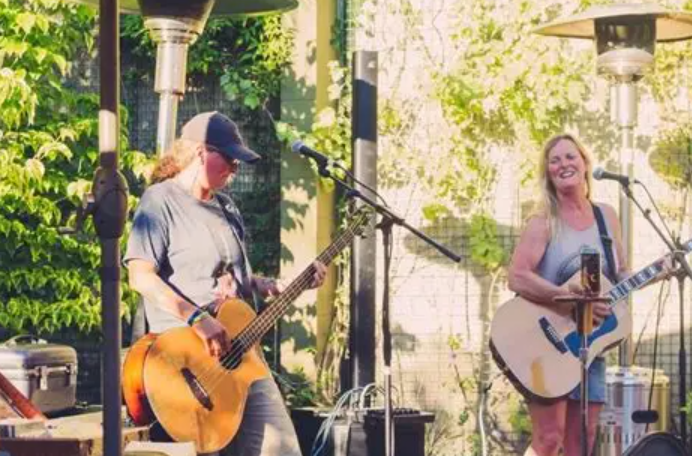 Live Music at Hollywood Hill: Wendy McDowell