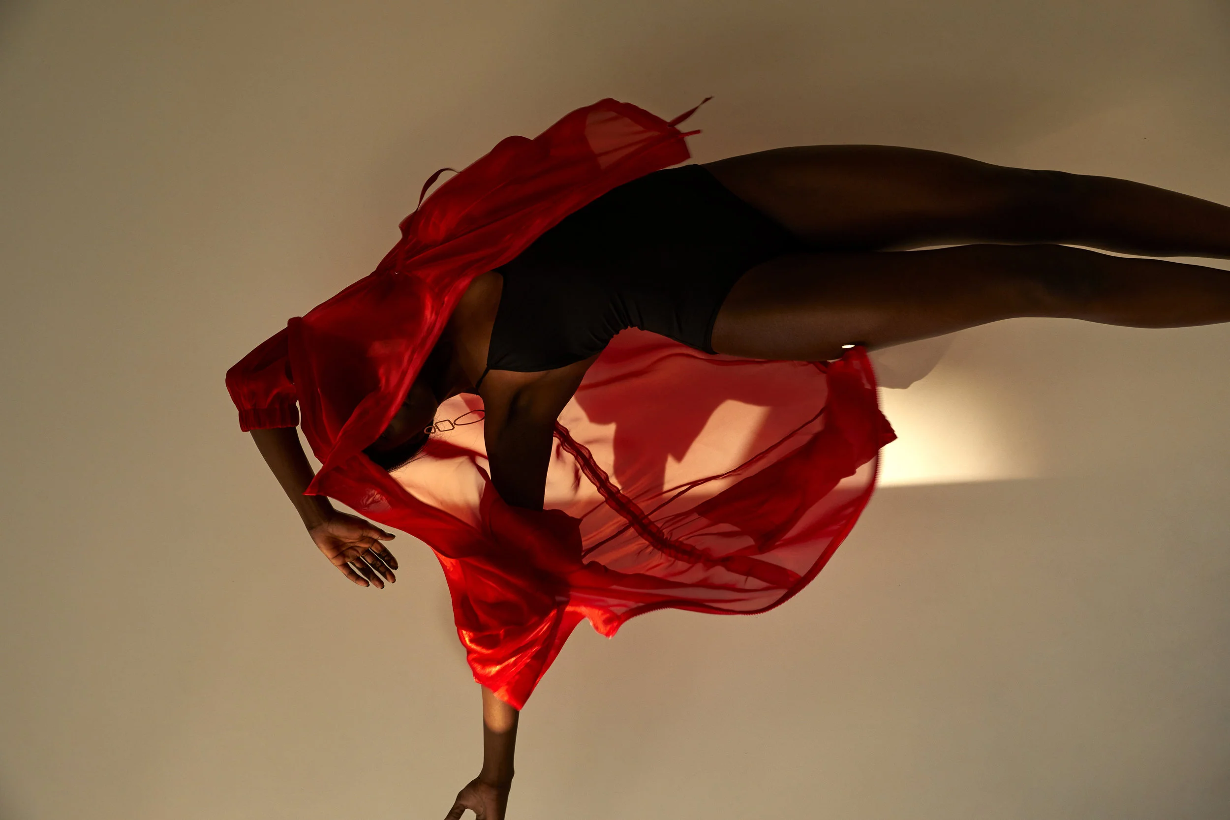photography MYRTHE GIESBERS styling ANNA SOKOLOWSKA makeup/manicure PETER DWARS model JULIA @ DE BOEKERS