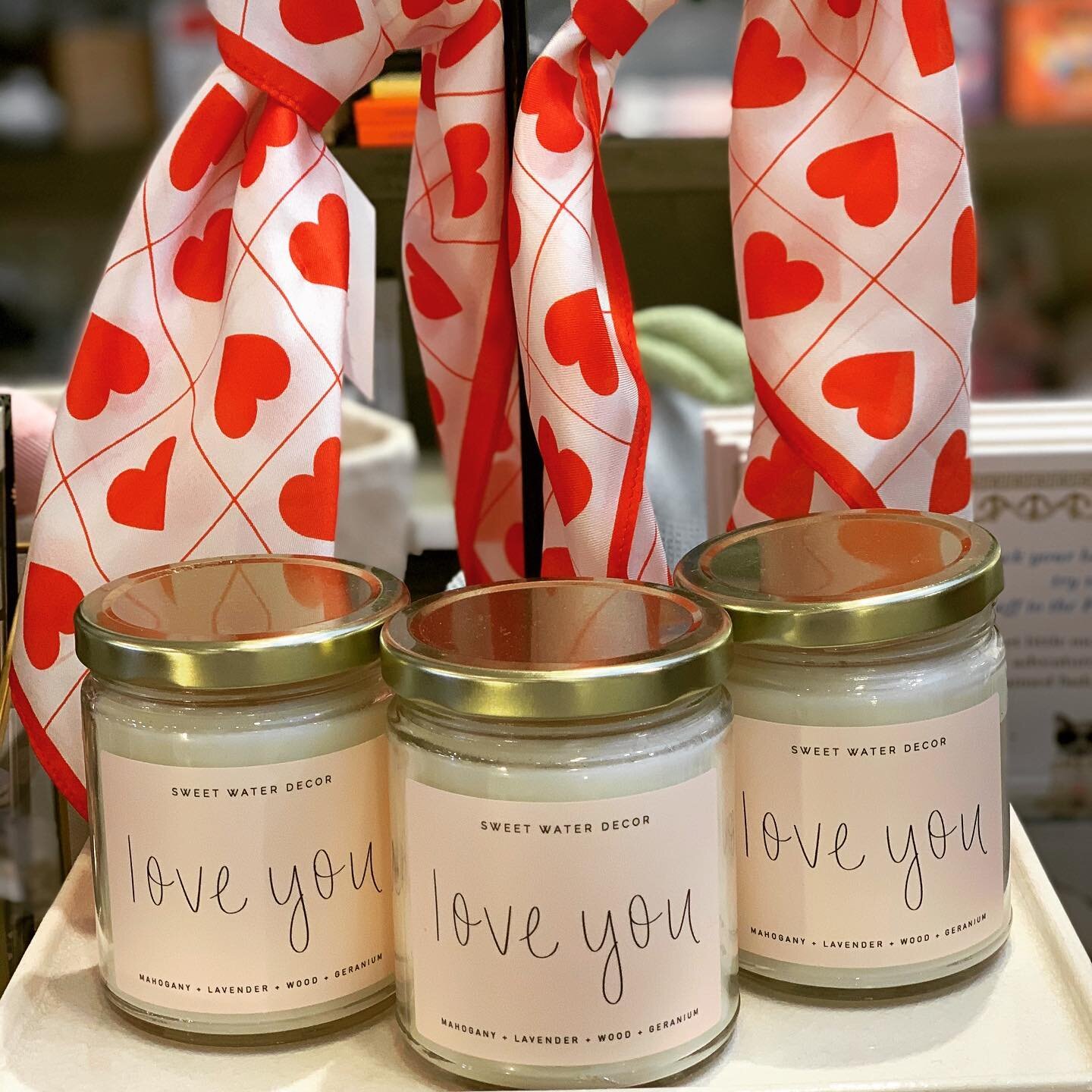 Love is in the air❤️ #shoplocal #trending #accessorize #goodvibes #valentines #candlelove #currentlywearing #sendinglove #shopsmall