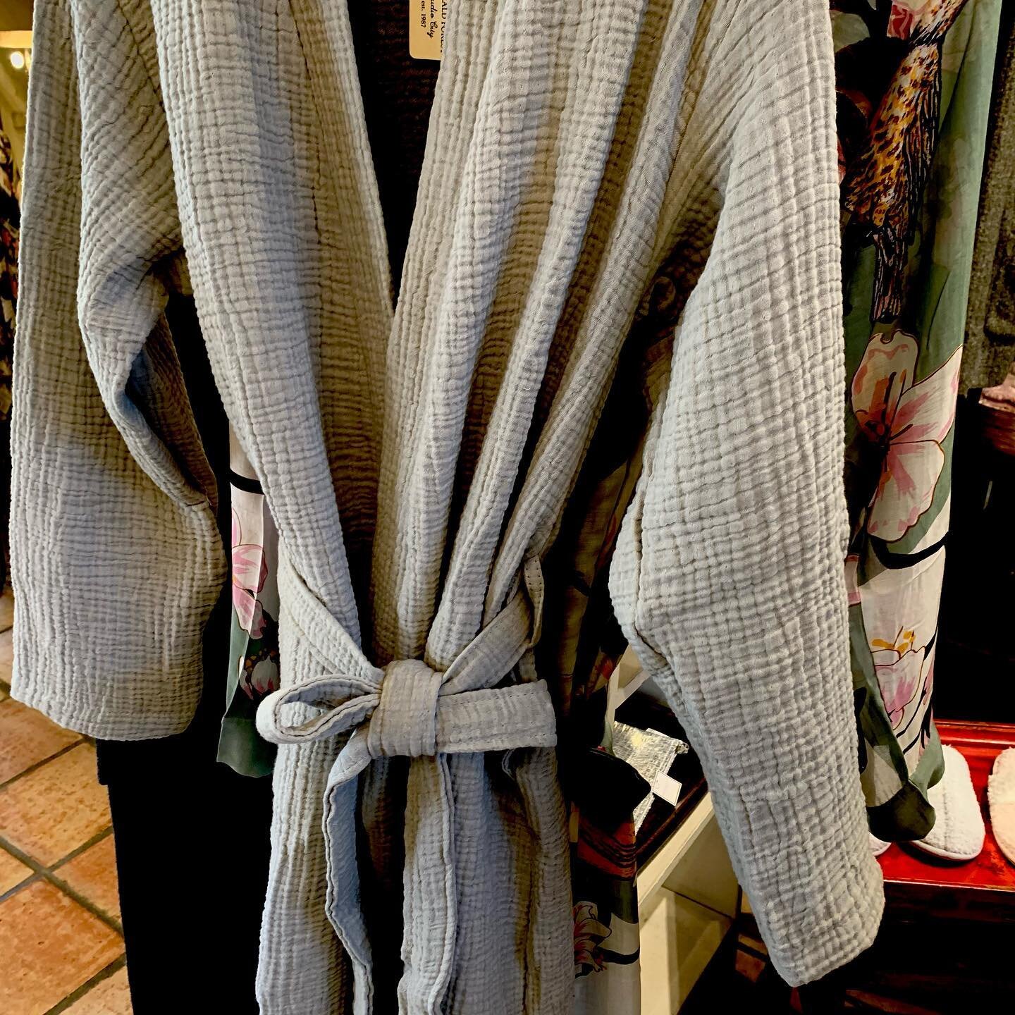 Wrap yourself in this cozy cotton robe 👘 #cottoncozy #robe #bathrobe #springiscoming #giftsforher #giftideas #girlfriendship #shoplocal #shopstudiocity #venturablvd