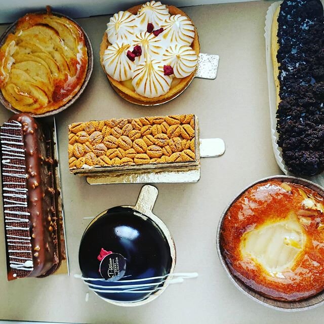 Day 3/7 #mylifeinpictures treats delivered by @lepatissierireland #cakes #patisserie #lockdowntreats #dublin #discoverdublin #dublinfood #dublinfoodie