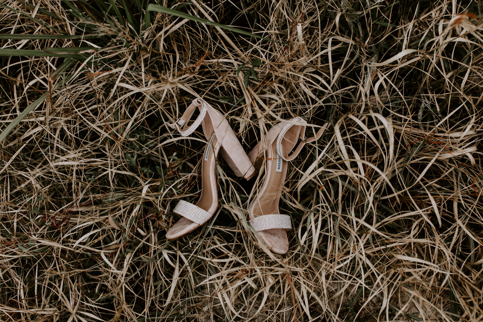 A Moody, Romantic Winter Wedding at Maison Lafitte | Mandeville, Louisiana | Gabrielle Hail Photography