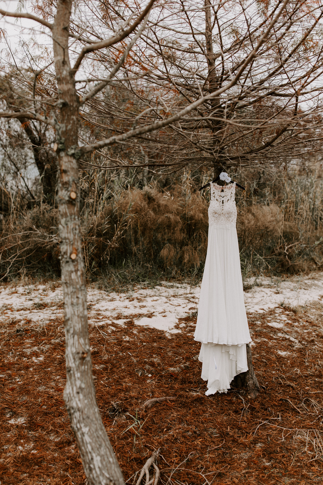 A Moody, Romantic Winter Wedding at Maison Lafitte | Mandeville, Louisiana | Gabrielle Hail Photography