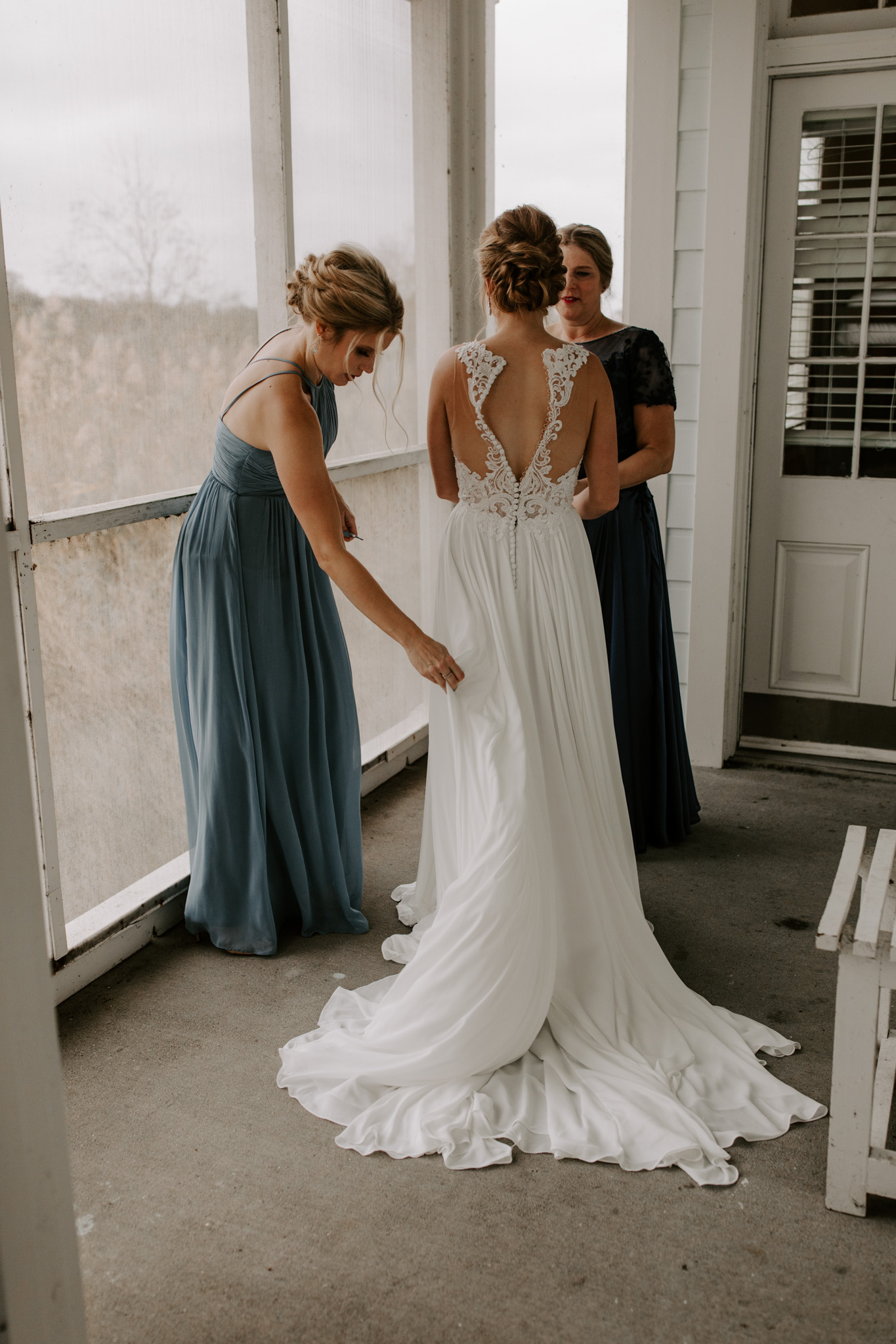 A Moody, Romantic Winter Wedding at Maison Lafitte | Mandeville, Louisiana | Gabrielle Hail Photography