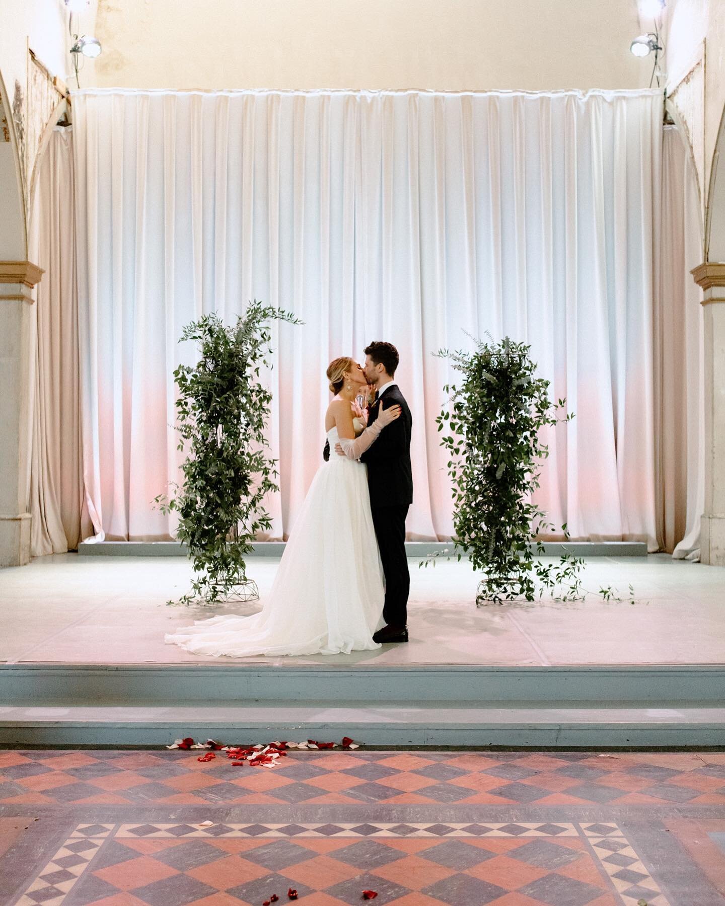 Okay babes, new blog alert for those of you planning an intimate wedding or elopement in New Orleans. 🤍

Here are 5 of my favorite historic venues in NOLA - perfect for lil celebrations of love! LINK IN BIO. 

**featured here is the beautiful @marig