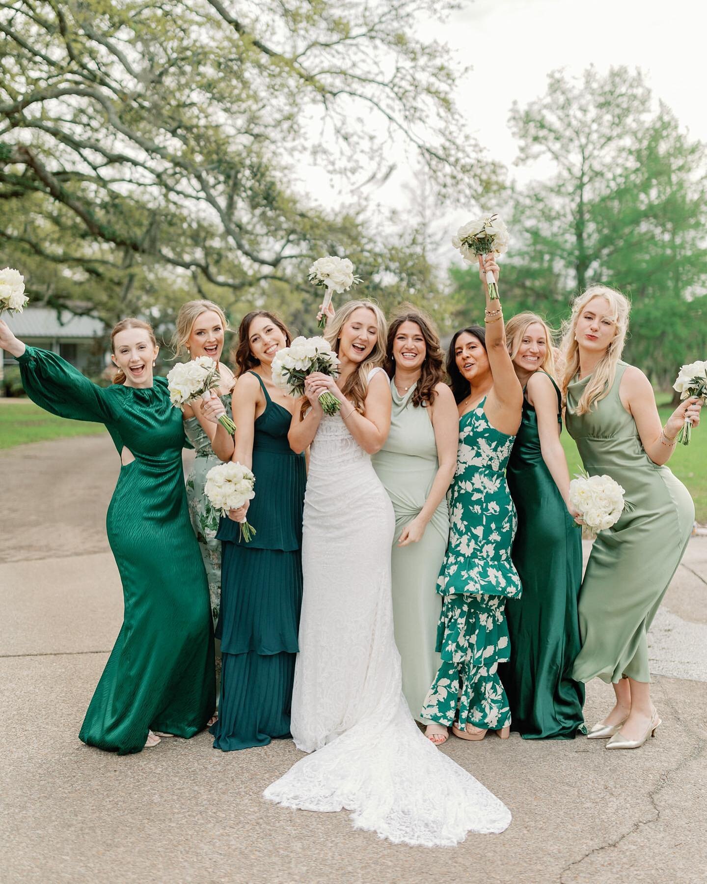 Spring weddings are in full swing and everything is green 🍃🌿🌱

Kelsey &amp; Garrett | 3.9.24
@audubonclubhouse 
@thibodeauxsfloralstudio 
@gambinosbakery 
@debbiedoesdoberge 
@mojeauxnola 
@kinfolkbrassbandnola
@insighteventsnola