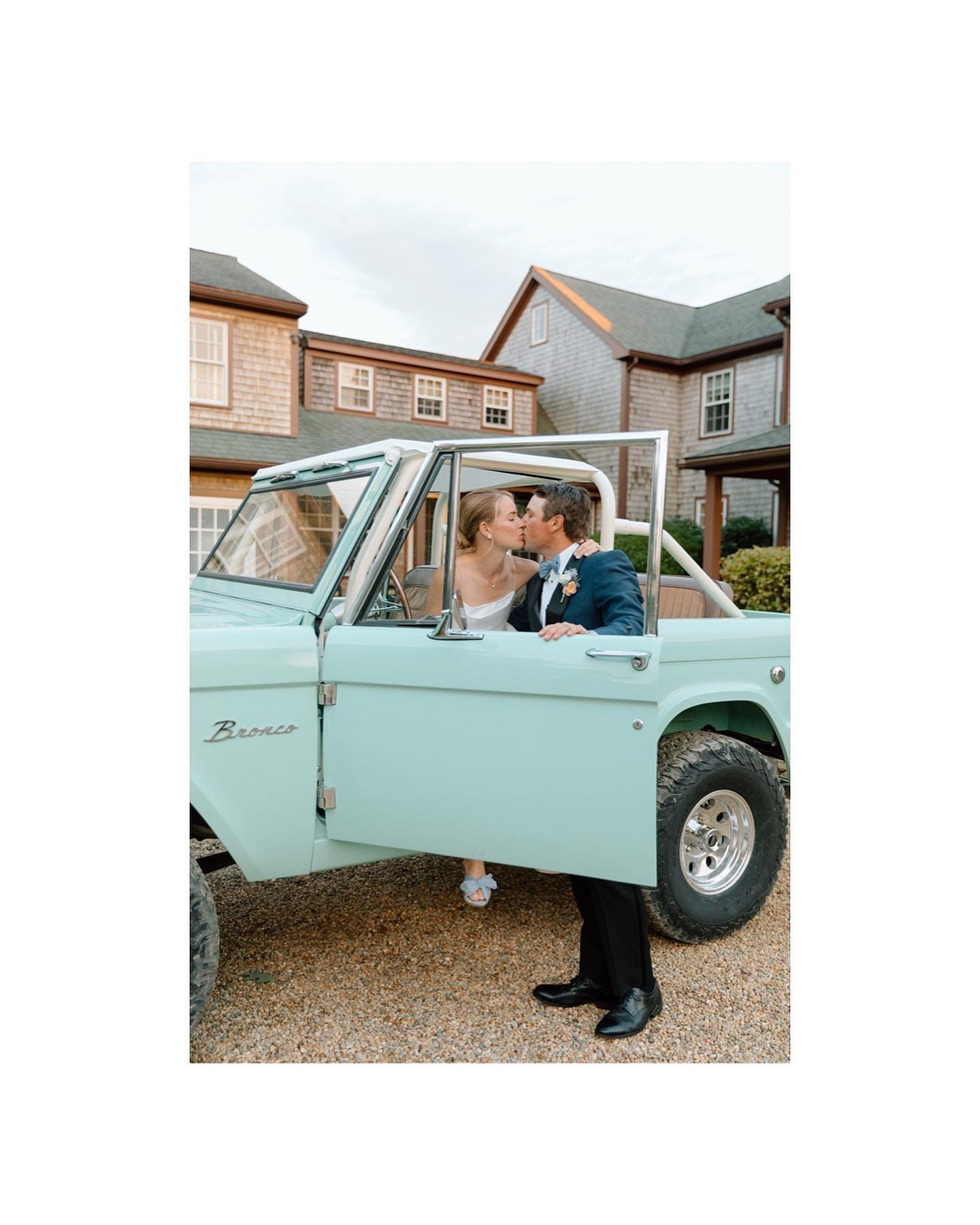 The sweetest Martha&rsquo;s Vineyard backyard wedding is live on the blog. Not only does is feature two of my favorite people EVER but their restored Vintage Bronco too. She&rsquo;s a real cutie. 🥹 LINK IN BIO