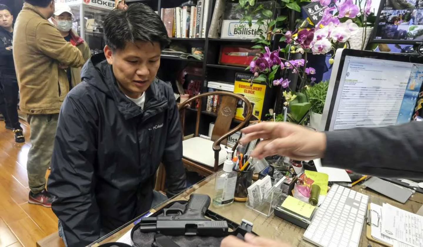 🔥 'Ninth Circuit Declares California Gun Rationing Law Unconstitutional'

Breaking news in CA via @bearingarms 
👉 https://tinyurl.com/4382a4ja

#News #CA #2A #California #Breaking #NinthCircuit