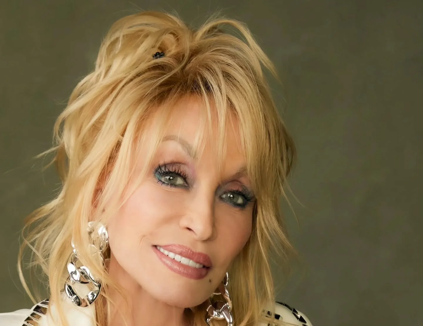🎙️ Dolly Parton had the&nbsp;ability to navigate her presence in the public eye with unwavering grace, kindness, personal and professional ethics and&nbsp;empathy, which was nothing short of legendary. She stood firm in her values and protected her 