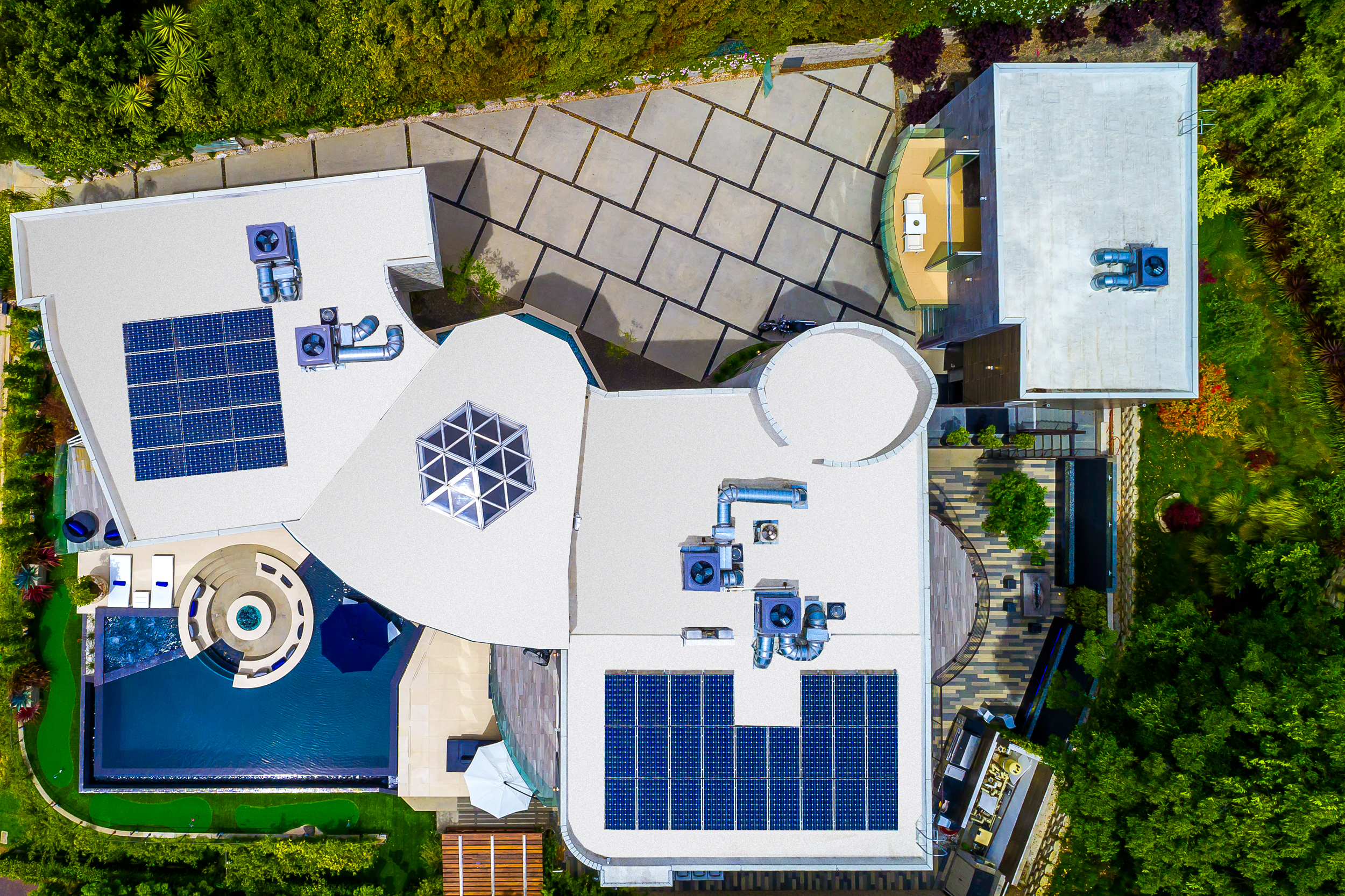luxCREATIVE Media Aerial