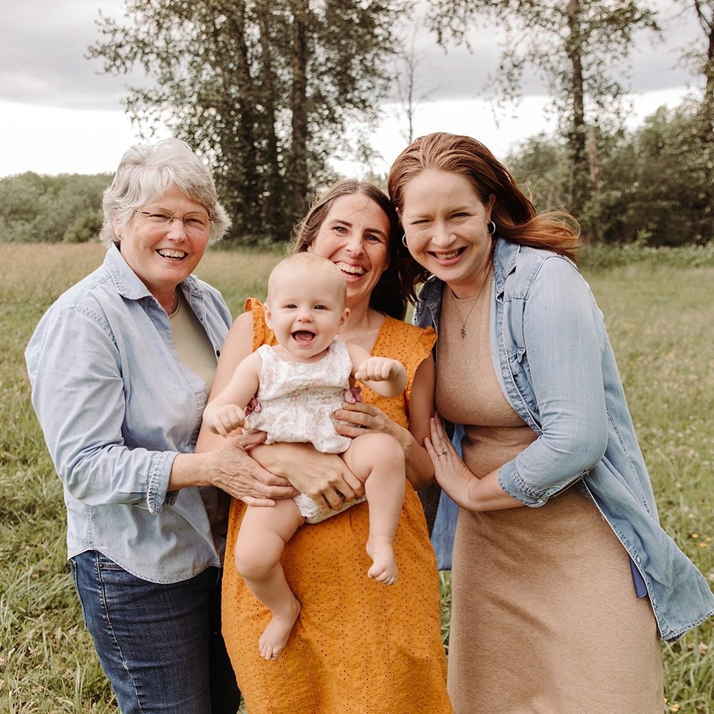 ✨generations 

whether it be for family portraits or at weddings, this is easily one of my favorite images to capture. and i absolutely love that grandparents are being included more often in yearly family sessions. 

i do offer extended family sessi