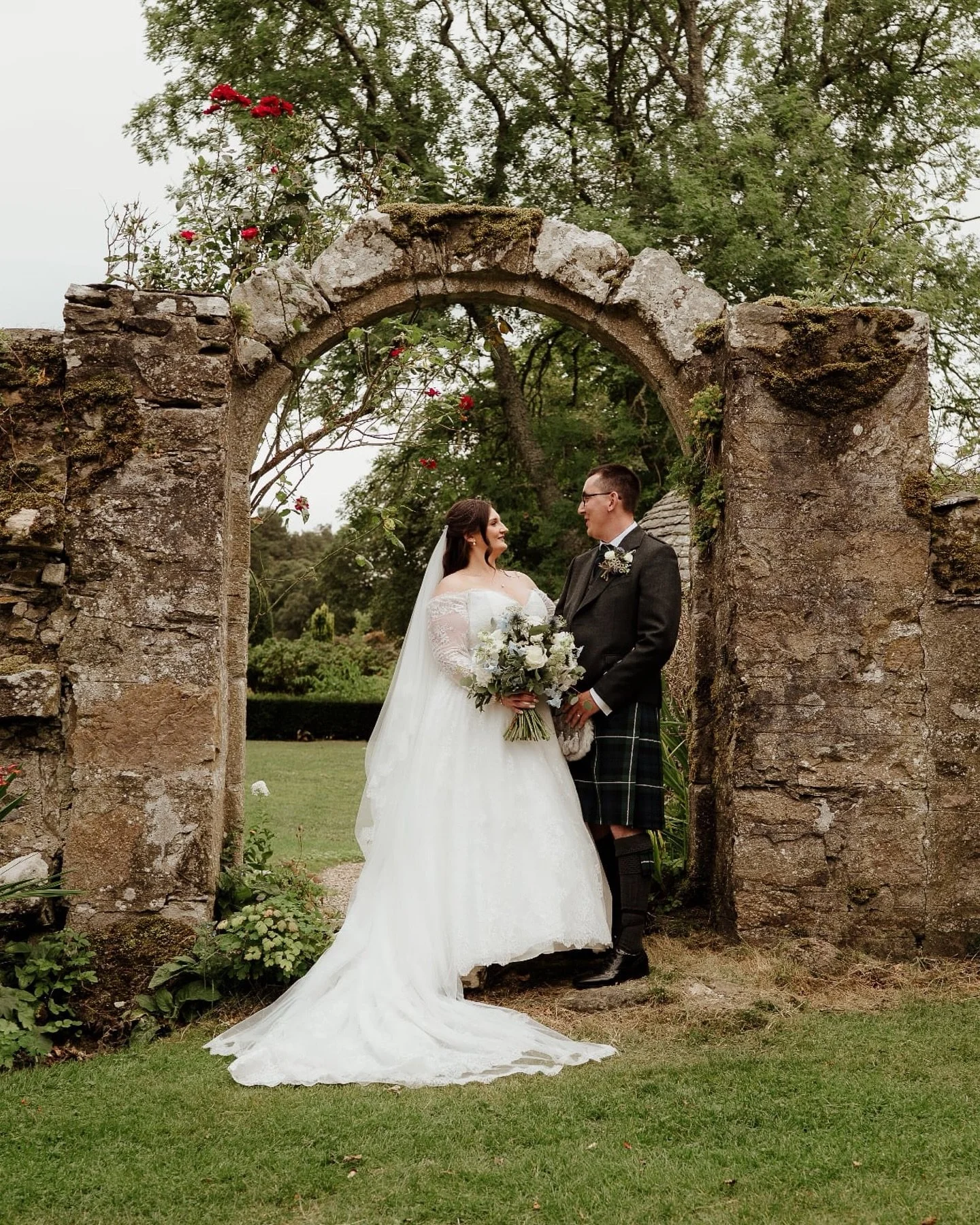 Lucy &amp; Robbie 

A beautiful celebration for the loveliest couple 
Full of laughter, happy tears (mostly Robbie&rsquo;s) and all the love you could hope for.

Suppliers:
@aswanley 
@fairytaleasylum 
@aberdeenshireregistrars 
Barron&rsquo;s Florist