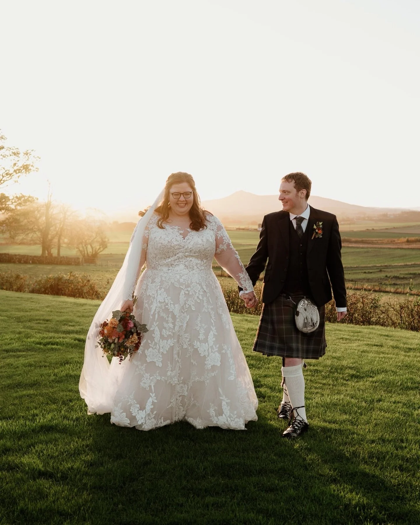 Jenna &amp; Graham ✨

Canada, Scotland and England all represented. Long overdue reunions, new connections, old friends, new faces&hellip;a wedding day filled with catching up. Relaxed, rustic, with good food, good company and a full on dance floor.
